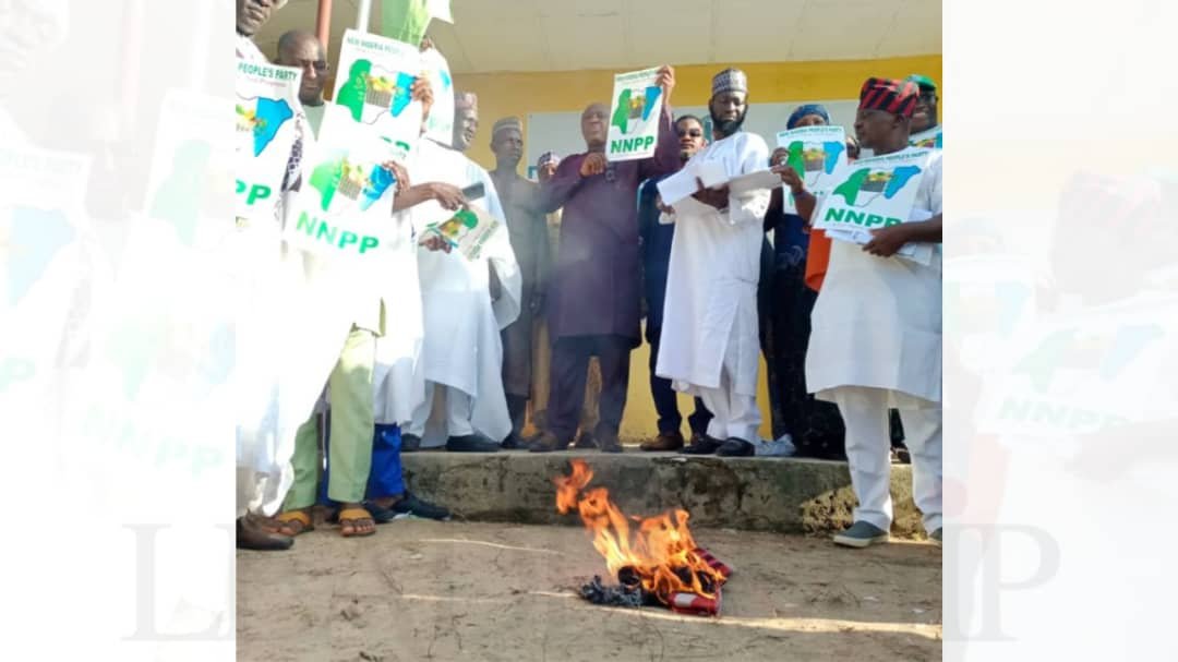 NNPP members burn kwankwasiya caps