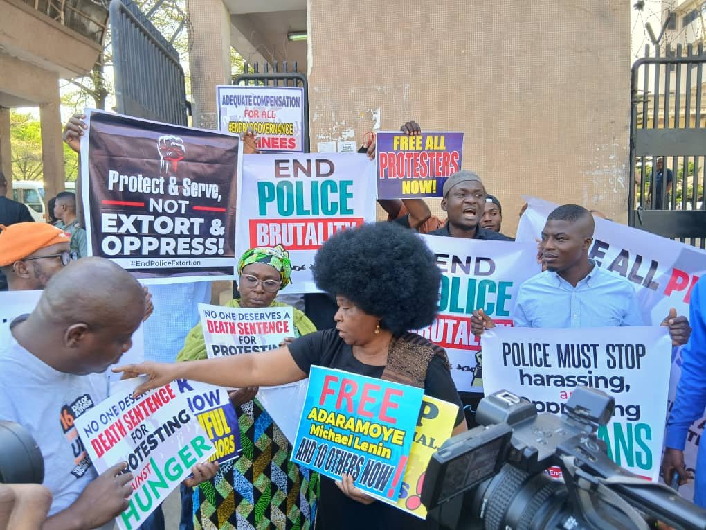 #Endbadgovernance protesters outside FCT Hight court